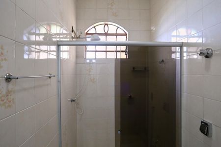 Casa à venda com 360m², 4 quartos e 5 vagasBanheiro da Suíte 2