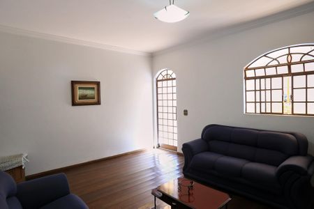 Casa à venda com 360m², 4 quartos e 5 vagasSala