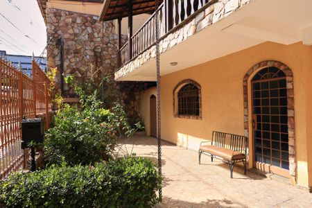 Casa à venda com 360m², 4 quartos e 5 vagasEntrada