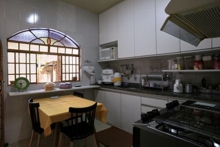 Casa à venda com 360m², 4 quartos e 5 vagasCozinha