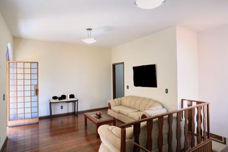 Casa à venda com 360m², 4 quartos e 5 vagasSala 