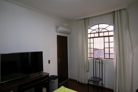 Casa à venda com 360m², 4 quartos e 5 vagasSuíte 2