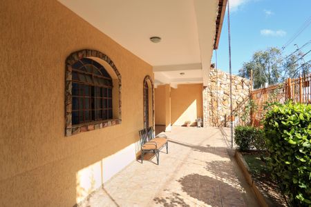 Casa à venda com 360m², 4 quartos e 5 vagasEntrada