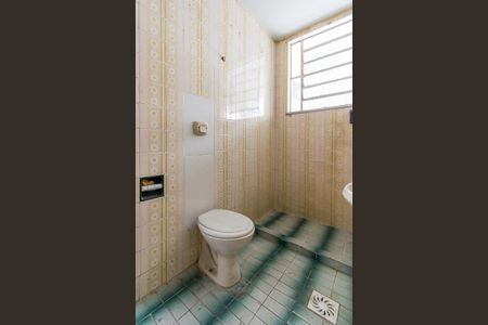 Casa à venda com 250m², 4 quartos e 5 vagasBanheiro da Suíte 4