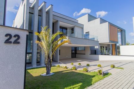 Casa de condomínio para alugar com 380m², 4 quartos e 4 vagasFachada
