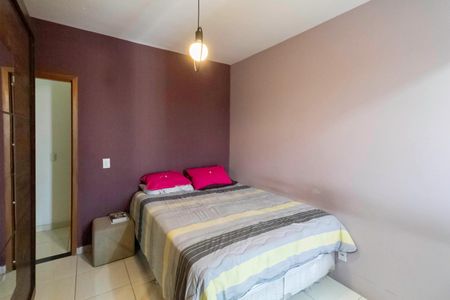 Casa à venda com 166m², 3 quartos e 2 vagasSuíte 2