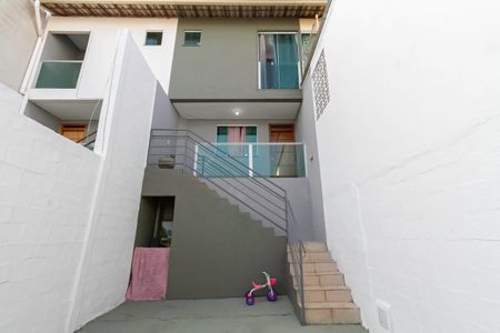 Casa à venda com 166m², 3 quartos e 2 vagasFachada