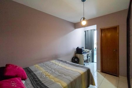 Casa à venda com 166m², 3 quartos e 2 vagasSuíte 2