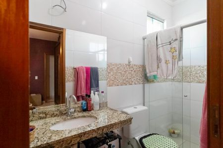 Casa à venda com 166m², 3 quartos e 2 vagasBanheiro da suíte 2