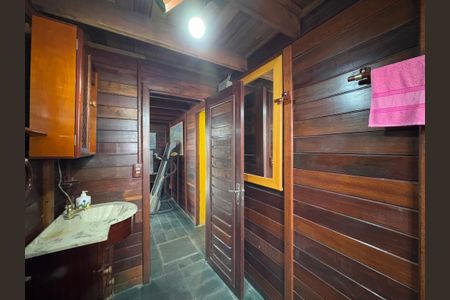 Casa para alugar com 400m², 4 quartos e 3 vagasBanheiro da Edícula 