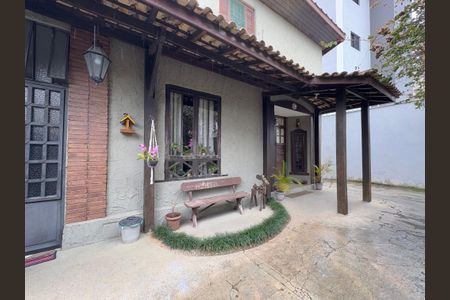 Casa para alugar com 400m², 4 quartos e 3 vagasEntrada da casa