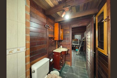 Casa para alugar com 400m², 4 quartos e 3 vagasBanheiro da Edícula 