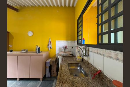 Casa para alugar com 400m², 4 quartos e 3 vagasCozinha da Edícula