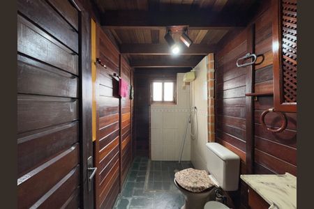 Casa para alugar com 400m², 4 quartos e 3 vagasBanheiro da Edícula 