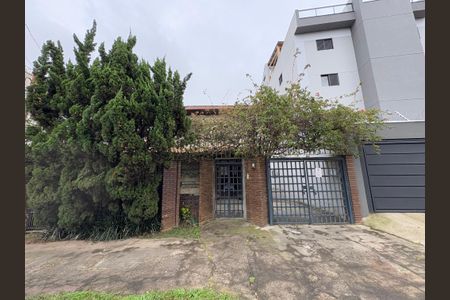 Casa para alugar com 400m², 4 quartos e 3 vagasFachada