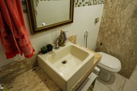 Casa para alugar com 150m², 3 quartos e 2 vagasBanheiro Social