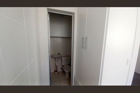 Apartamento à venda com 110m², 3 quartos e 2 vagas Apartamento à venda com 110m², 3 quartos e 2 vagasBanheiro de Serviço