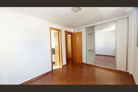 Apartamento à venda com 110m², 3 quartos e 2 vagas Apartamento à venda com 110m², 3 quartos e 2 vagasSuíte