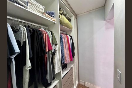 Casa à venda com 325m², 2 quartos e 2 vagasCloset