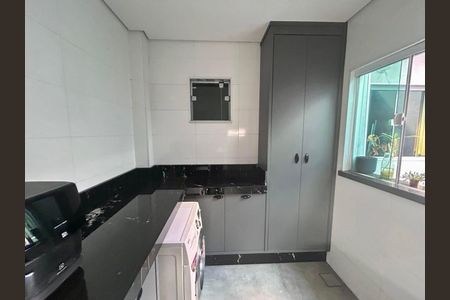 Casa à venda com 325m², 2 quartos e 2 vagasÁrea de Serviço