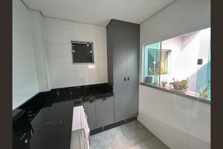 Casa à venda com 325m², 2 quartos e 2 vagasÁrea de Serviço