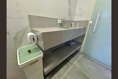 Casa à venda com 325m², 2 quartos e 2 vagasBanheiro 2