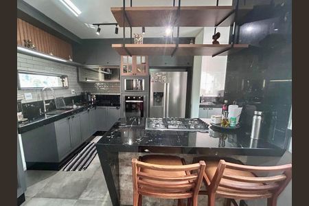 Casa à venda com 325m², 2 quartos e 2 vagasCozinha