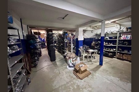 Casa à venda com 325m², 2 quartos e 2 vagasEspaço Salão