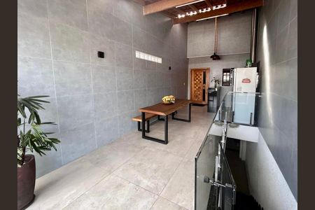 Casa à venda com 325m², 2 quartos e 2 vagasChurrasqueira