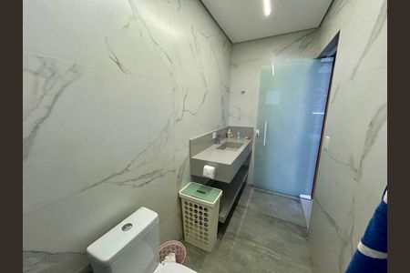 Casa à venda com 325m², 2 quartos e 2 vagasBanheiro 1