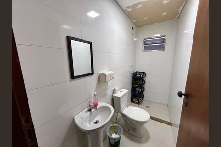 Casa à venda com 325m², 2 quartos e 2 vagasBanheiro 3