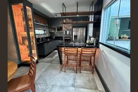 Casa à venda com 325m², 2 quartos e 2 vagasCozinha