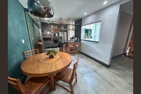 Casa à venda com 325m², 2 quartos e 2 vagasSala de Jantar