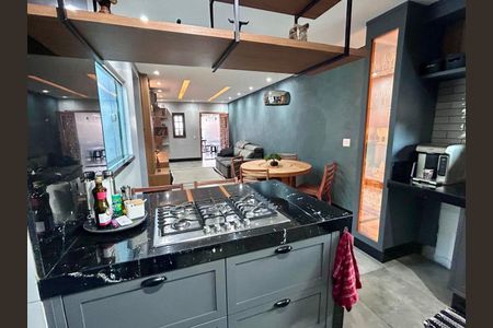 Casa à venda com 325m², 2 quartos e 2 vagasCozinha