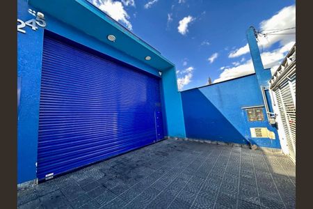 Casa à venda com 325m², 2 quartos e 2 vagasFachada