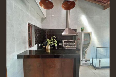 Casa à venda com 325m², 2 quartos e 2 vagasCozinha