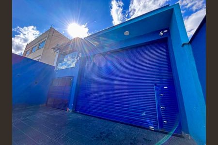 Casa à venda com 325m², 2 quartos e 2 vagasFachada