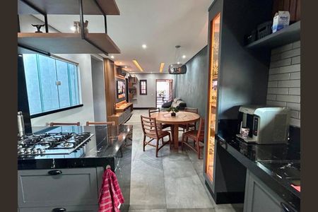 Casa à venda com 325m², 2 quartos e 2 vagasCozinha