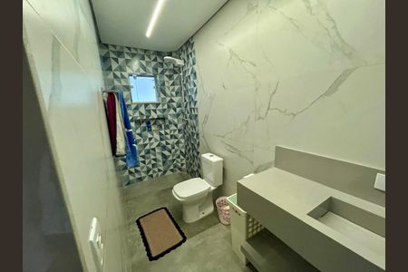 Casa à venda com 325m², 2 quartos e 2 vagasBanheiro 1
