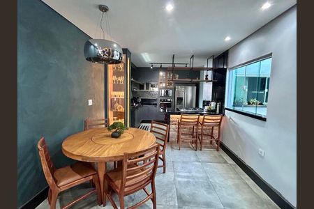 Casa à venda com 325m², 2 quartos e 2 vagasSala de Jantar