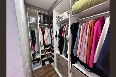 Casa à venda com 325m², 2 quartos e 2 vagasCloset