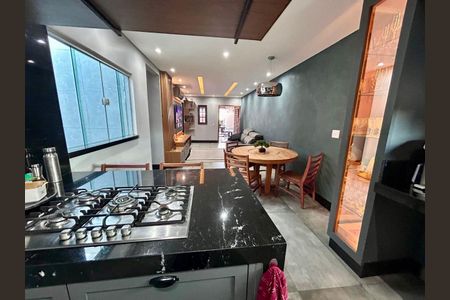 Casa à venda com 325m², 2 quartos e 2 vagasCozinha