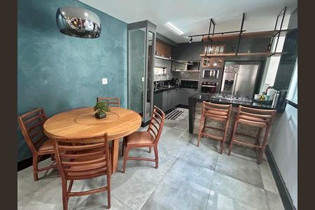 Casa à venda com 325m², 2 quartos e 2 vagasSala de Jantar