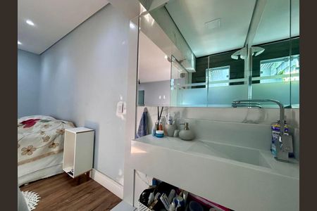 Casa à venda com 325m², 2 quartos e 2 vagasBanheiro da Suíte 1