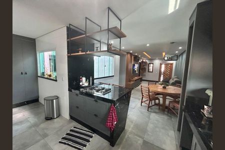 Casa à venda com 325m², 2 quartos e 2 vagasCozinha