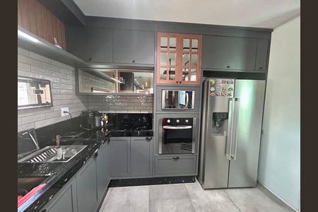 Casa à venda com 325m², 2 quartos e 2 vagasDetalhe