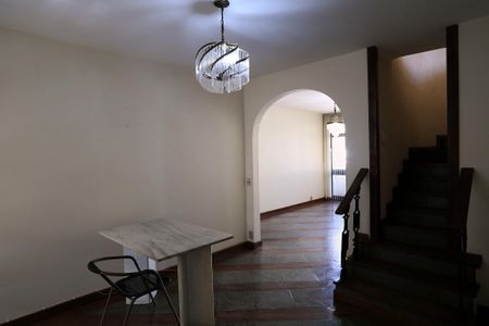 Apartamento à venda com 240m², 4 quartos e 2 vagas Apartamento à venda com 240m², 4 quartos e 2 vagasSala de Jantar