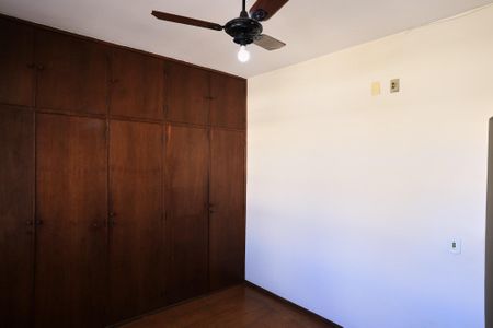 Apartamento à venda com 240m², 4 quartos e 2 vagas Apartamento à venda com 240m², 4 quartos e 2 vagasSuíte