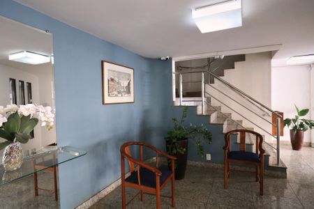 Apartamento à venda com 240m², 4 quartos e 2 vagas Apartamento à venda com 240m², 4 quartos e 2 vagasHall