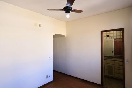 Apartamento à venda com 240m², 4 quartos e 2 vagas Apartamento à venda com 240m², 4 quartos e 2 vagasSuíte